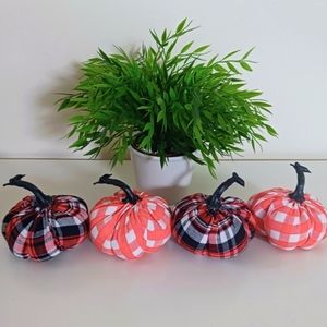 4 Farmhouse Plaid Pumpkins